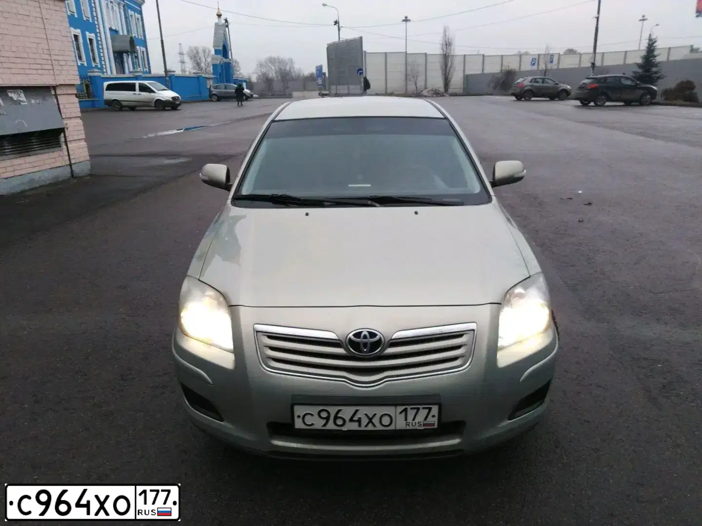 Фото автомобиля TOYOTA AVENSIS, 2007 — госномер М087НР196. Цвет: ЗЕЛЕНЫЙ