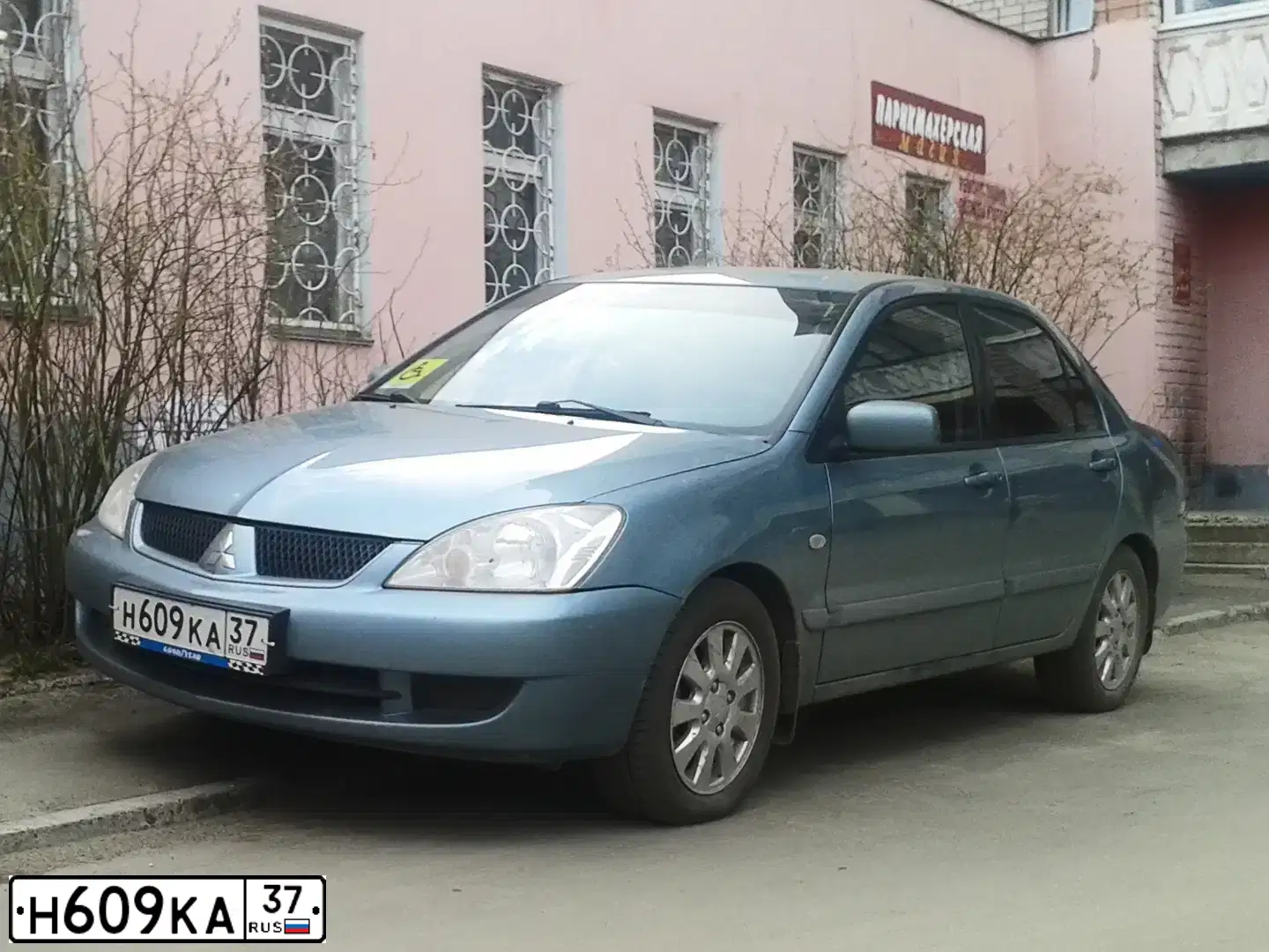 Фото автомобиля MITSUBISHI LANCER, 2006 — госномер Н609КА37. Цвет: СВЕТЛО СЕРО-ЗЕЛЕНЫЙ