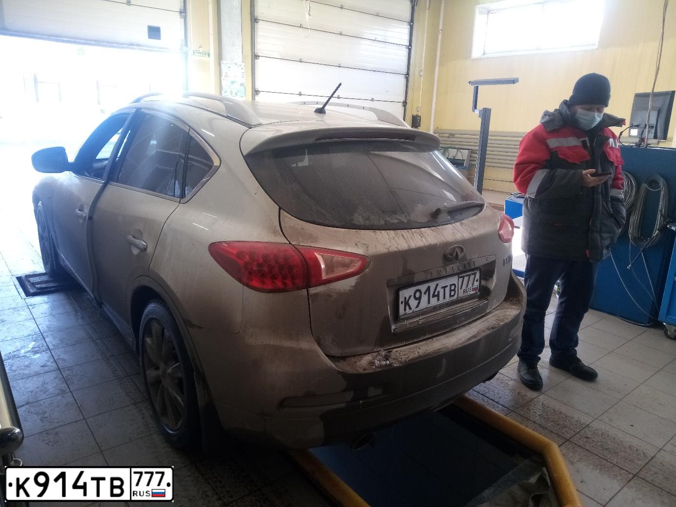 Фото автомобиля INFINITI QX50 /EX/, 2008 — госномер В176СЕ43. Цвет: Белый