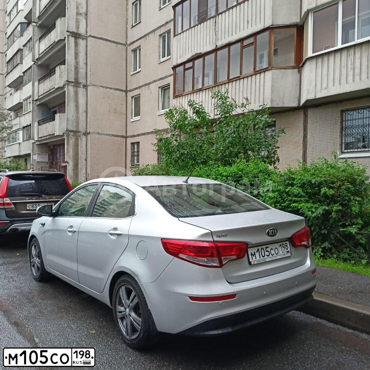 Фото автомобиля KIA RIO, 2016 — госномер М105СО198. Цвет: Серебристый