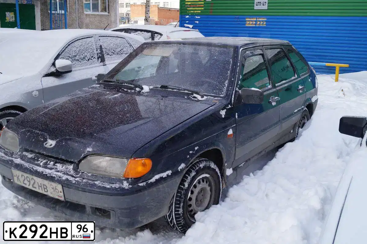 Фото автомобиля LADA 2114 SAMARA, 2005 — госномер Р767НВ196. Цвет: ЧЕРНЫЙ