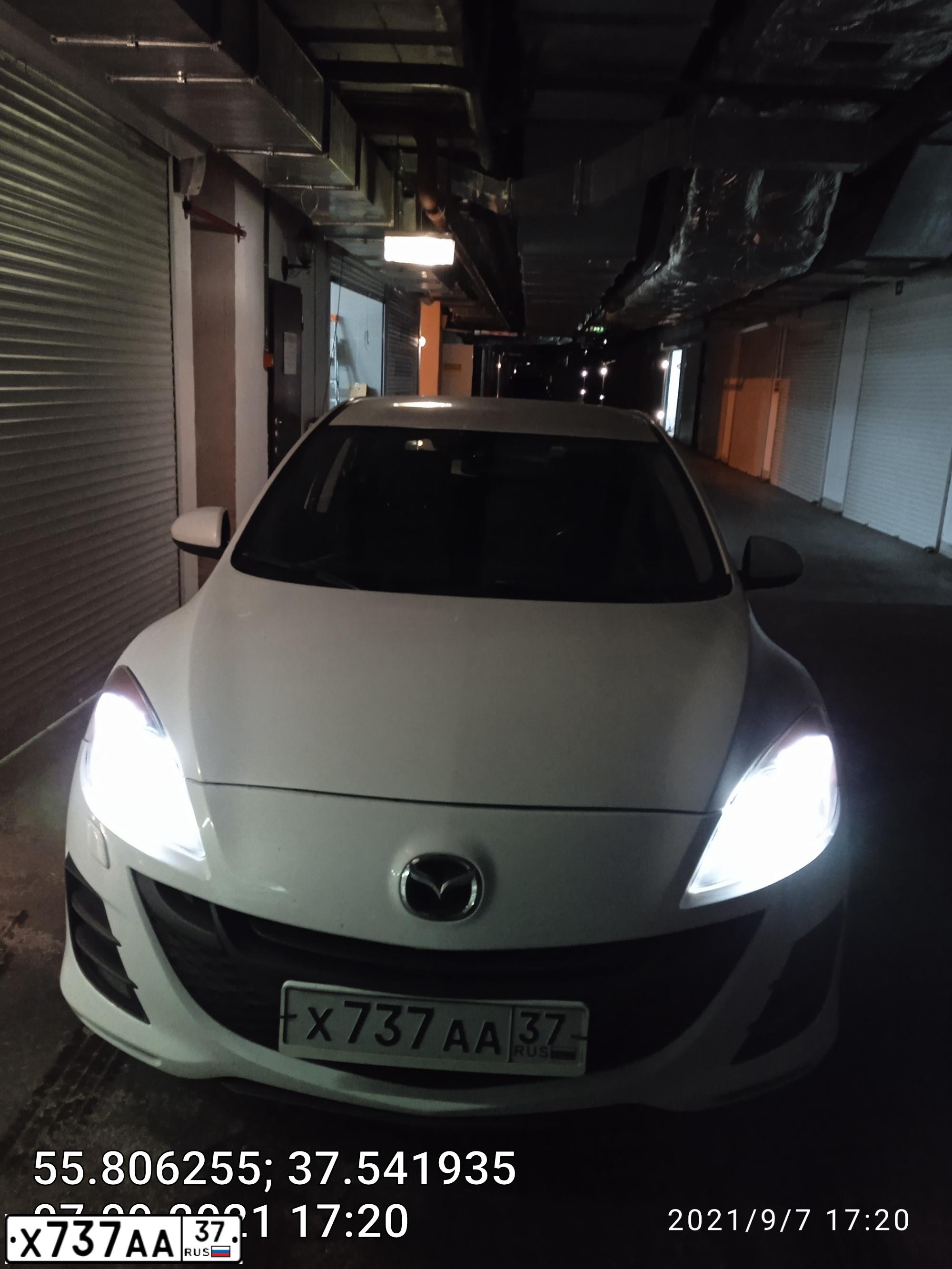 Фото автомобиля MAZDA 3, 2009 — госномер Х737АА37. Цвет: Белый