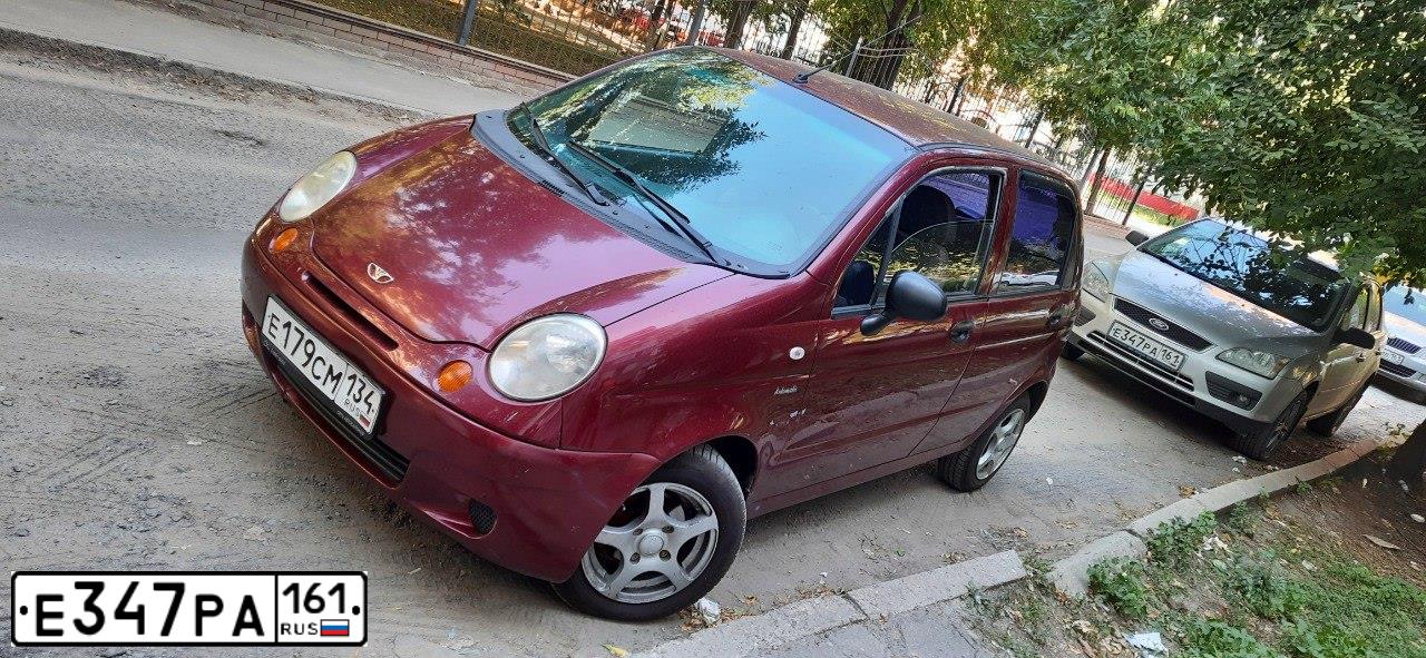 Фото автомобиля FORD FOCUS, 2005 — госномер Е347РА161. Цвет: СЕРЕБРИСТЫЙ