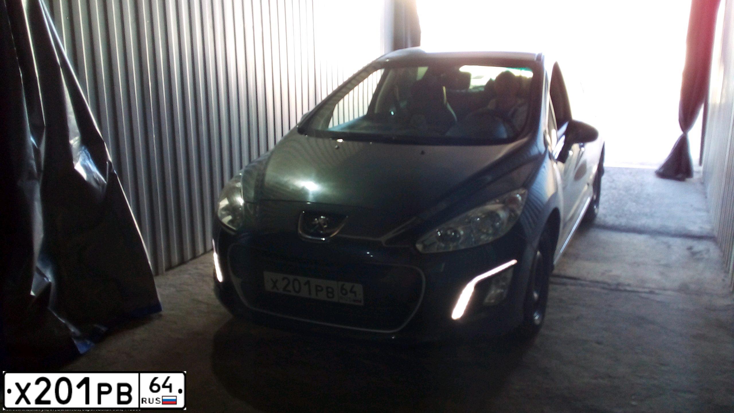 Фото автомобиля PEUGEOT 308, 2012 — госномер Х201РВ64. Цвет: ТЕМНО СЕРЫЙ