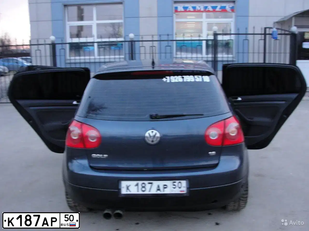 Фото автомобиля VOLKSWAGEN GOLF, 2006 — госномер Т983КЕ181. Цвет: синий