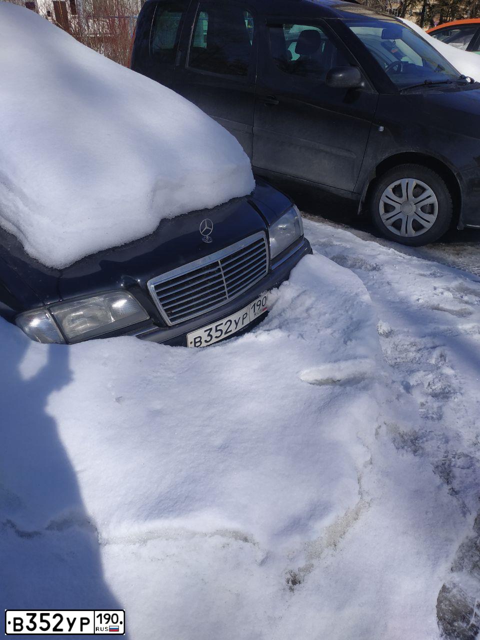 Фото автомобиля MERCEDES C-KLASSE, 1993 — госномер В352УР190. Цвет: ЧЕРНЫЙ
