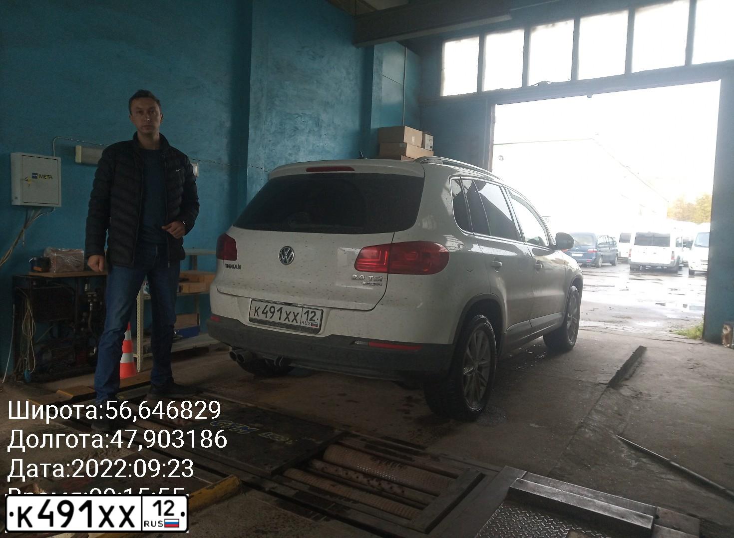 Фото автомобиля VOLKSWAGEN TIGUAN, 2013 — госномер У246АУ116. Цвет: Белый