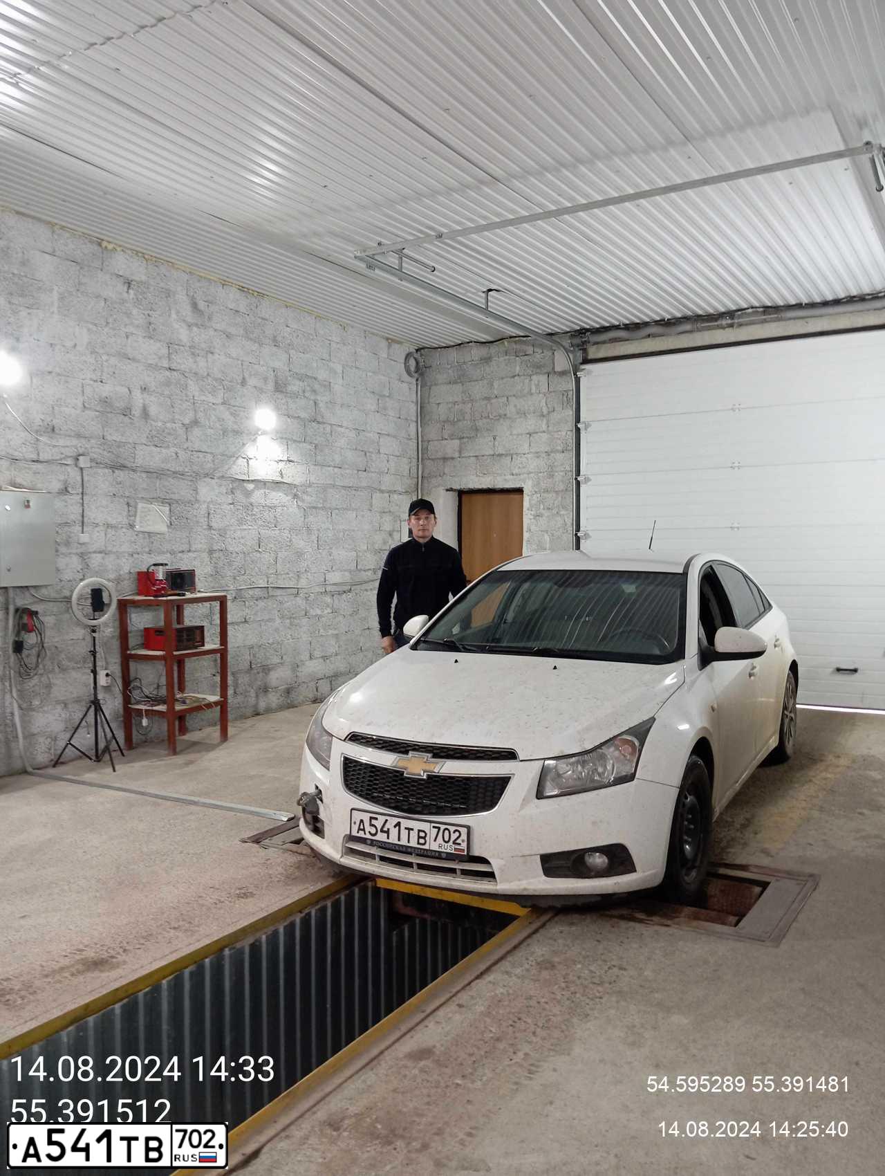 Фото автомобиля CHEVROLET CRUZE, 2009 — госномер А541ТВ702. Цвет: Белый