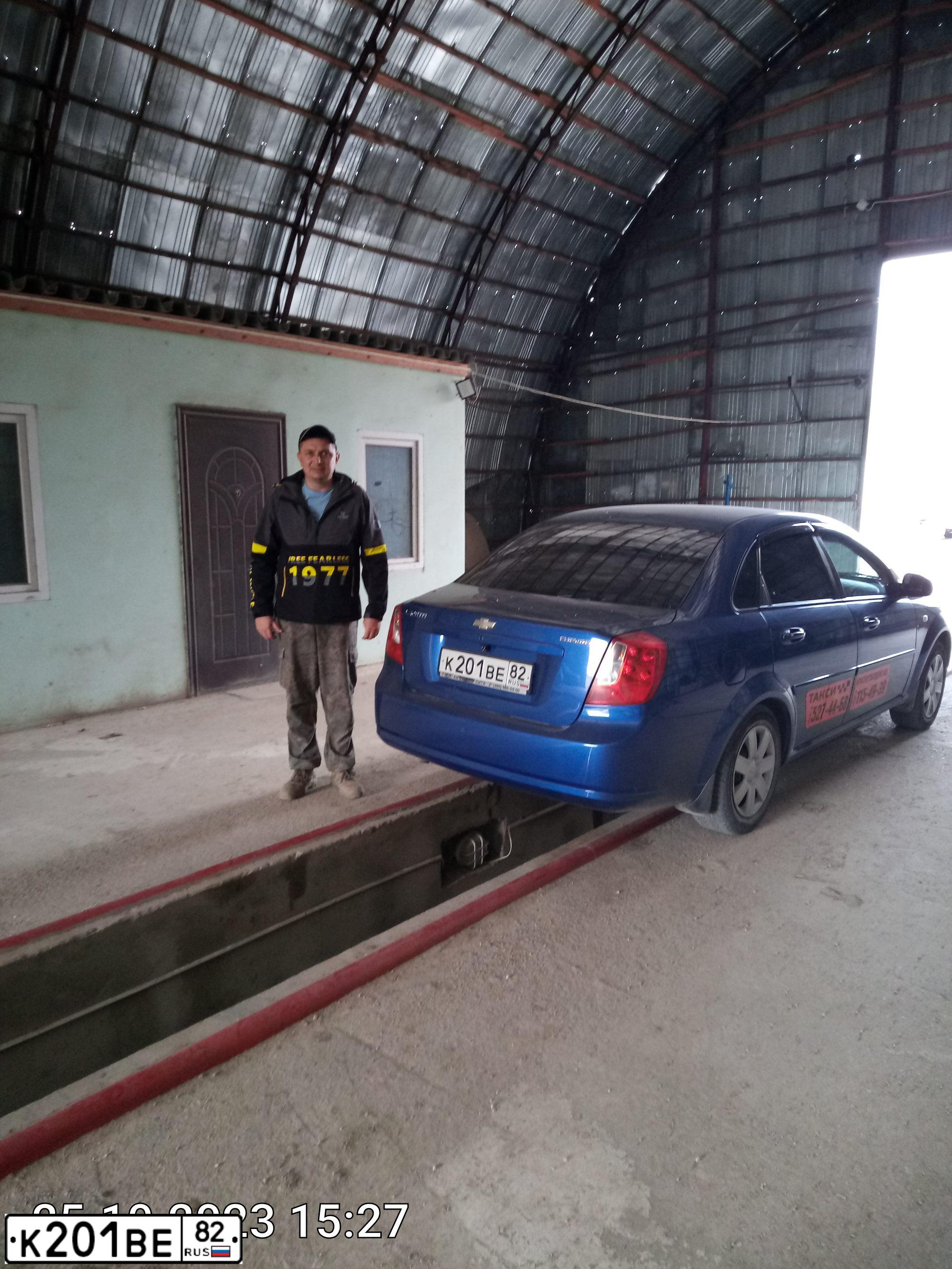 Фото автомобиля CHEVROLET LACETTI, 2008 — госномер К201ВЕ82. Цвет: синий