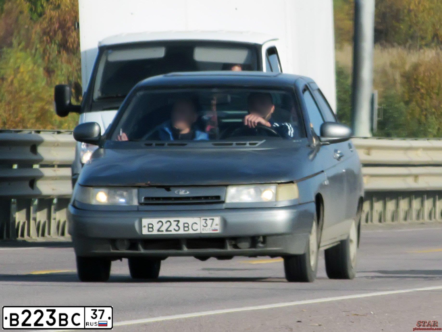 Фото автомобиля LADA 2110 LADA, 2006 — госномер В223ВС37. Цвет: СЕРО-ЗЕЛЕНЫЙ