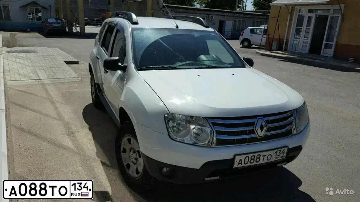 Фото автомобиля RENAULT DUSTER, 2013 — госномер А088ТО134. Цвет: Белый