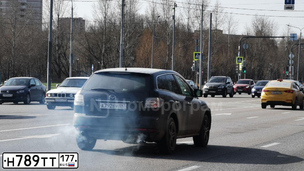 Фото автомобиля LANDROVER DISCOVERY, 2005 — госномер Н337КТ799. Цвет: ЗЕЛЕНЫЙ ТЕМНЫЙ