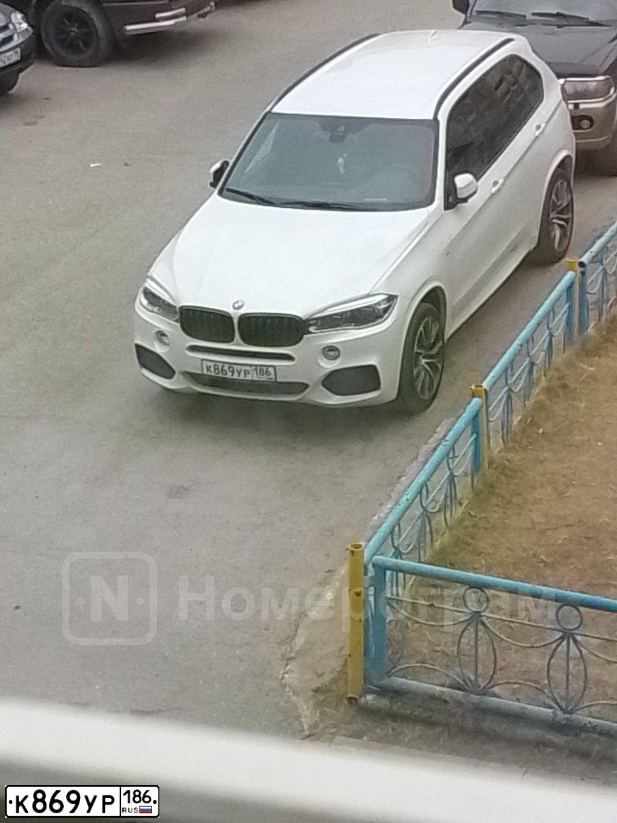 Фото автомобиля BMW X5, 2017 — госномер А111КН86. Цвет: БЕЛЫЙ МЕТАЛЛИК