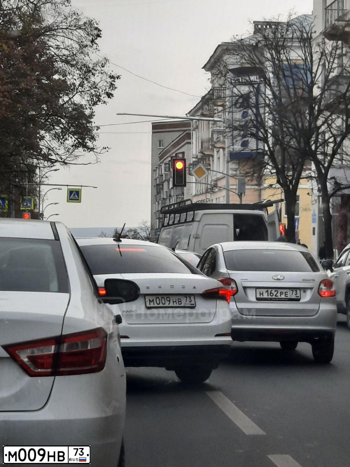 Фото автомобиля SKODA RAPID, 2020 — госномер М009НВ73. Цвет: Белый