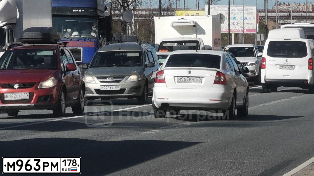 Фото автомобиля SKODA OCTAVIA, 2012 — госномер М963РМ178. Цвет: БЕЛЫЙ