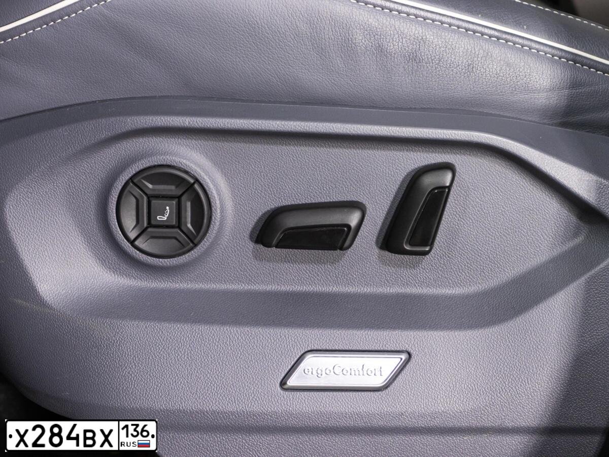 Фото автомобиля VOLKSWAGEN TOUAREG, 2020 — госномер С385МН198. Цвет: синий