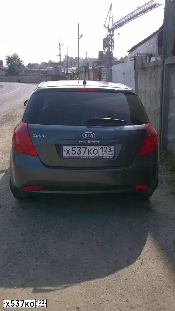 Фото автомобиля KIA CEE'D, 2008 — госномер Х537КО123. Цвет: Серый