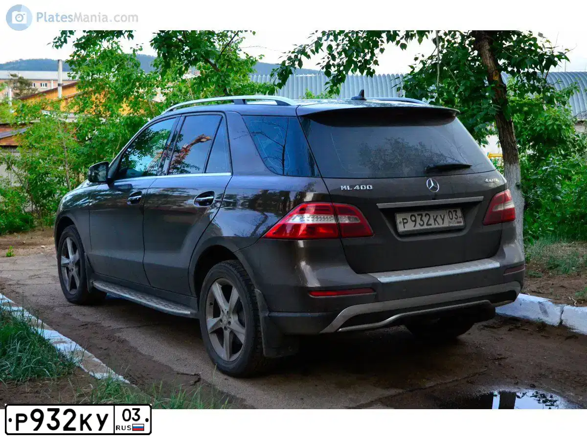 Фото автомобиля MERCEDES M-KLASSE, 2013 — госномер Р932КУ03. Цвет: КОРИЧНЕВЫЙ