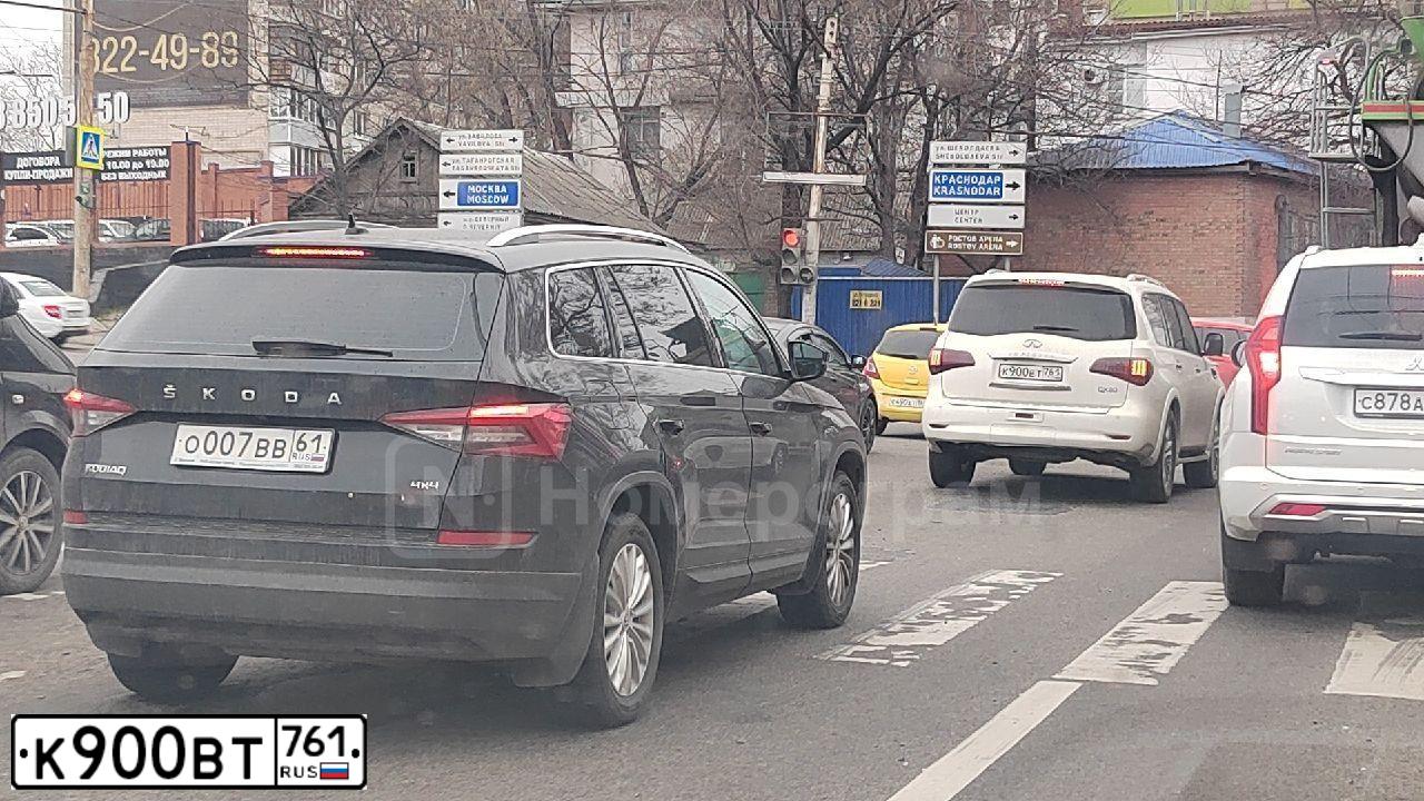 Фото автомобиля LADA 2114 SAMARA, 2005 — госномер К900ВТ761. Цвет: Серебристо-Желто-Голубой