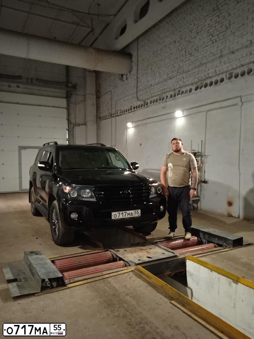 Фото автомобиля TOYOTA LANDCRUISER 200, 2008 — госномер М001ММ62. Цвет: ЧЕРНЫЙ