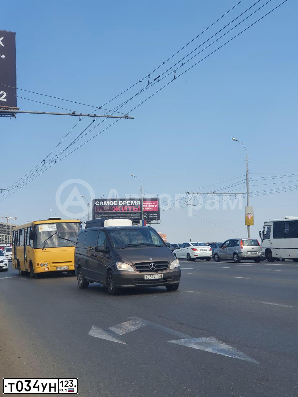 Фото автомобиля MERCEDES VITO, 2013 — госномер Т034УН123. Цвет: Коричневый