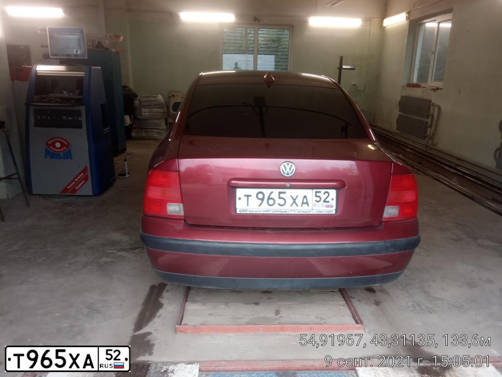 Фото автомобиля VOLKSWAGEN PASSAT, 1997 — госномер Т965ХА52. Цвет: КРАСНЫЙ(ВИШНЕВЫЙ)