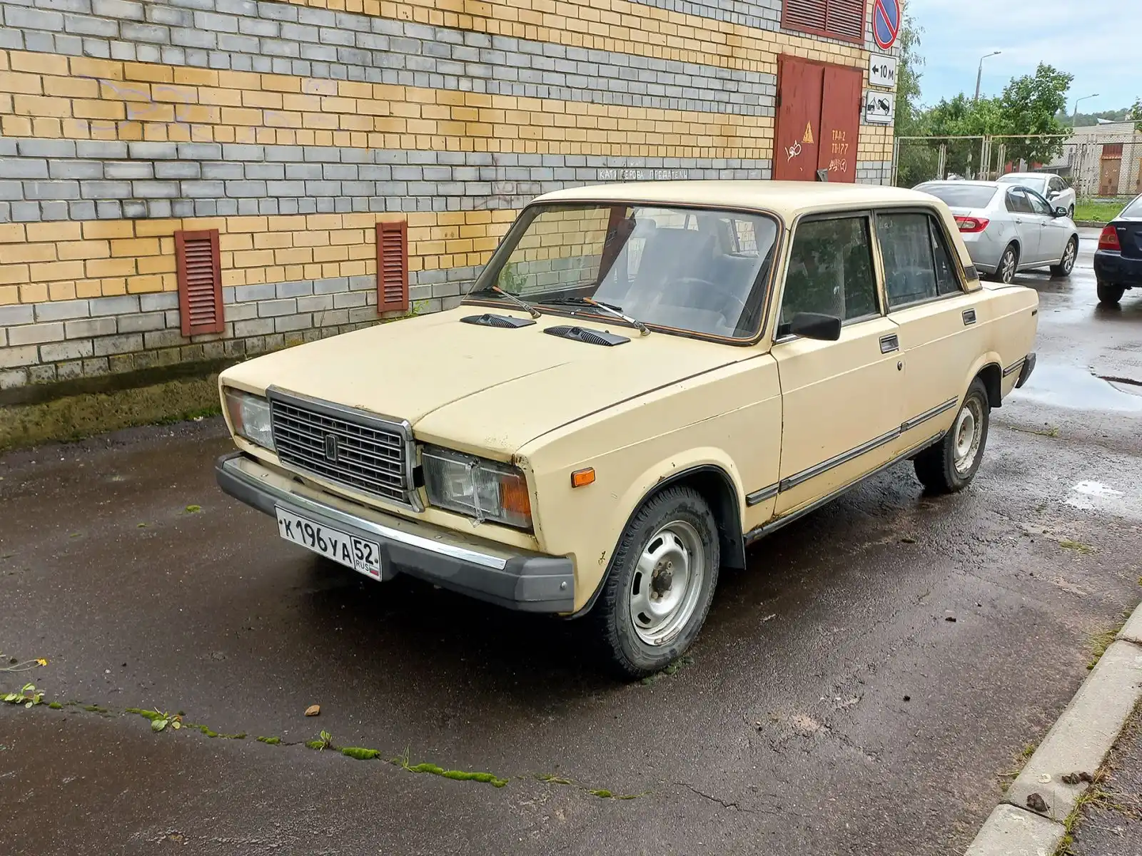 Фото автомобиля LADA 2107, 1988 — госномер К196УА52. Цвет: ЖЕЛТЫЙ