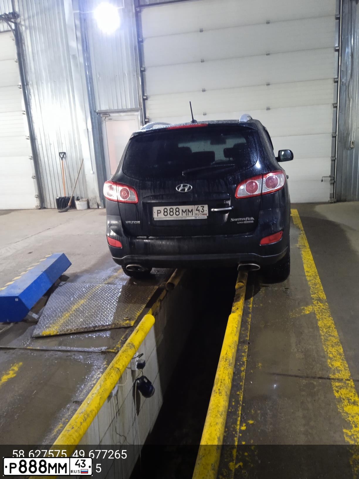 Фото автомобиля MITSUBISHI OUTLANDER, 2006 — госномер Р888ММ43. Цвет: ЧЕРНЫЙ