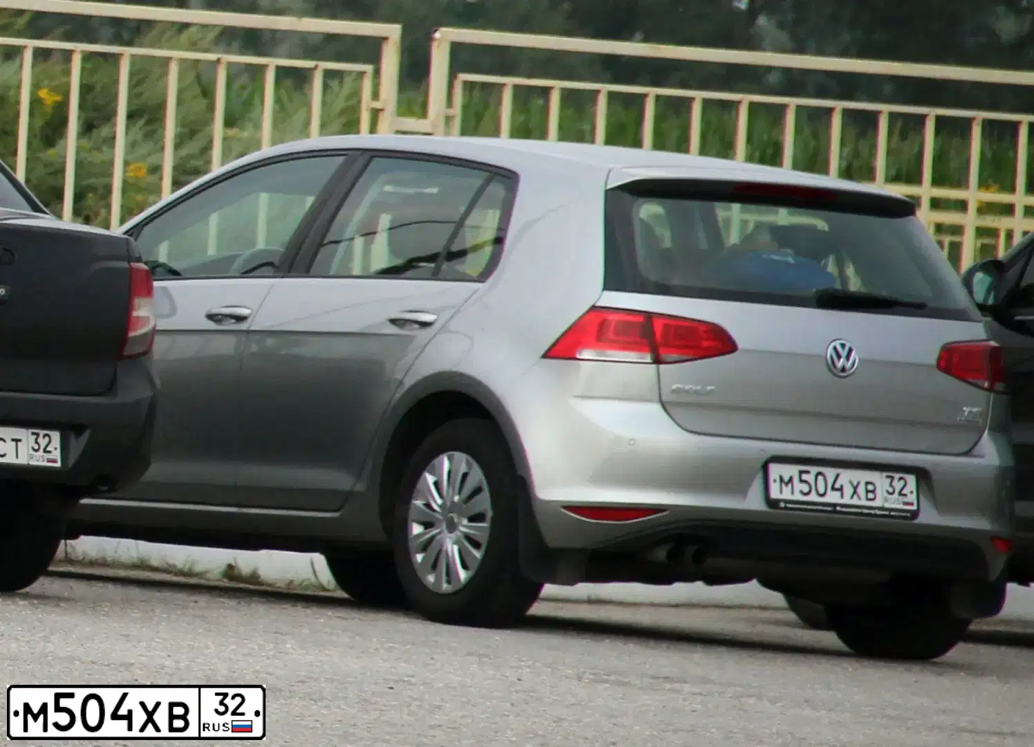 Фото автомобиля VOLKSWAGEN GOLF, 2014 — госномер Н892РУ32. Цвет: СЕРЕБРИСТЫЙ