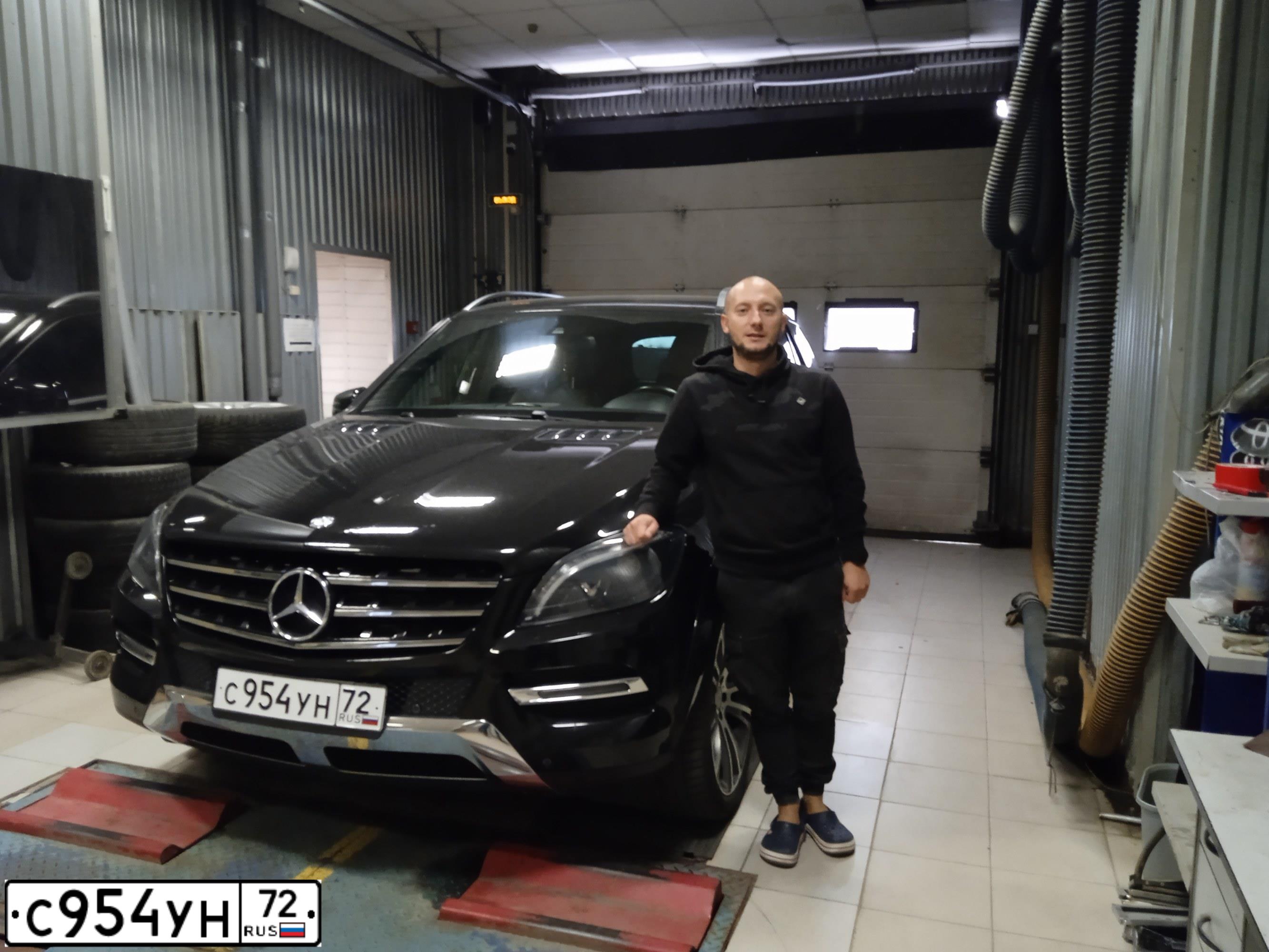 Фото автомобиля MERCEDES M-KLASSE, 2012 — госномер Н001НТ72. Цвет: ЧЕРНЫЙ