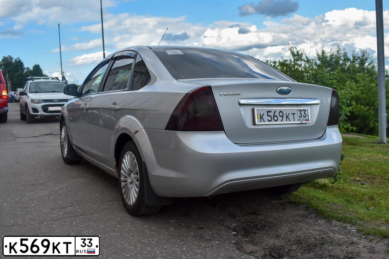 Фото автомобиля FORD FОRD FОСUS, 2008 — госномер К569КТ33. Цвет: СЕРЕБРИСТЫЙ