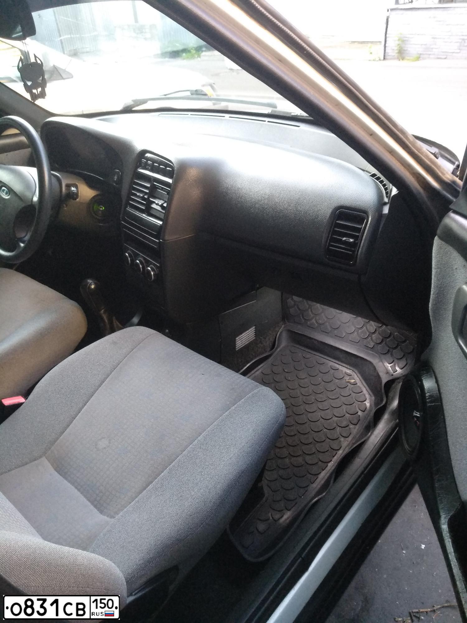 Фото автомобиля LADA 2112, 2008 — госномер С574ТУ05. Цвет: СВЕТЛО-СЕРЕБРИСТЫЙ МЕТАЛЛ