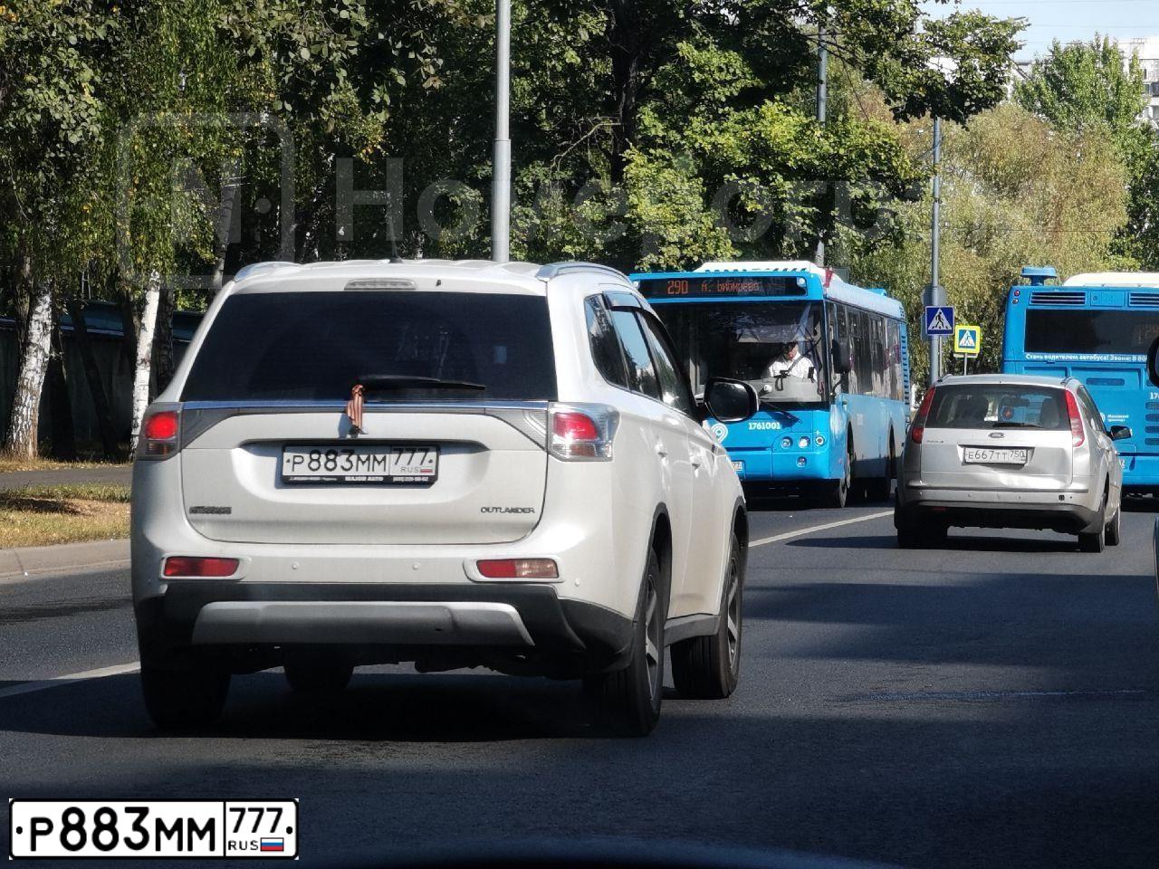 Фото автомобиля MITSUBISHI OUTLANDER, 2014 — госномер Р883ММ777. Цвет: Белый