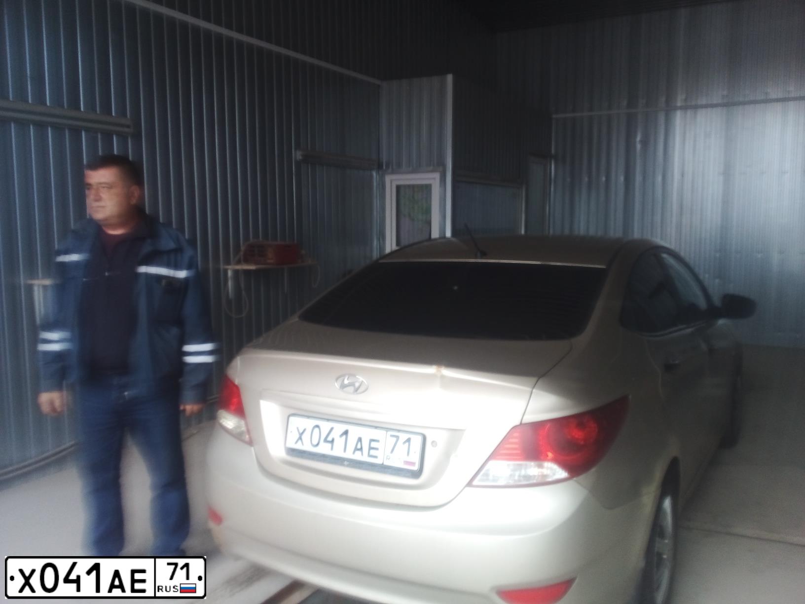 Фото автомобиля HYUNDAI SOLARIS, 2014 — госномер Х041АЕ71. Цвет: БЕЖЕВЫЙ