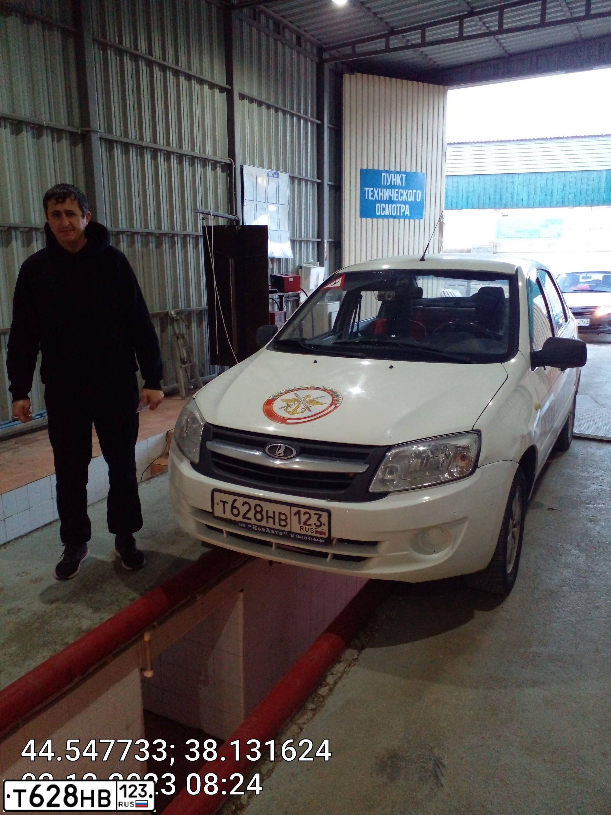Фото автомобиля LADA 2190 GRANTA, 2013 — госномер Т628НВ123. Цвет: Белый