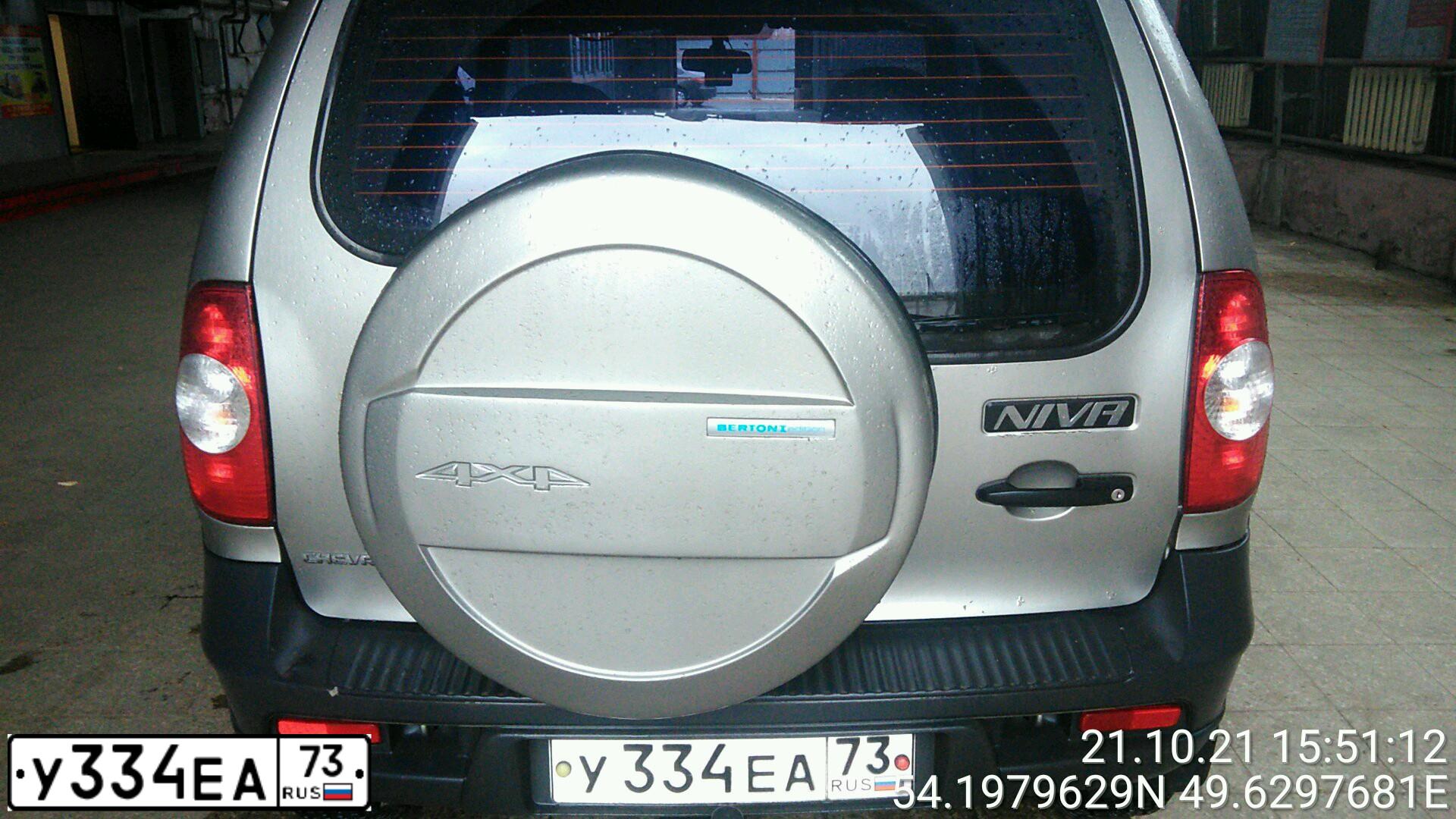 Фото автомобиля CHEVROLET NIVA, 2011 — госномер У334ЕА73. Цвет: Серо-коричневый металлик