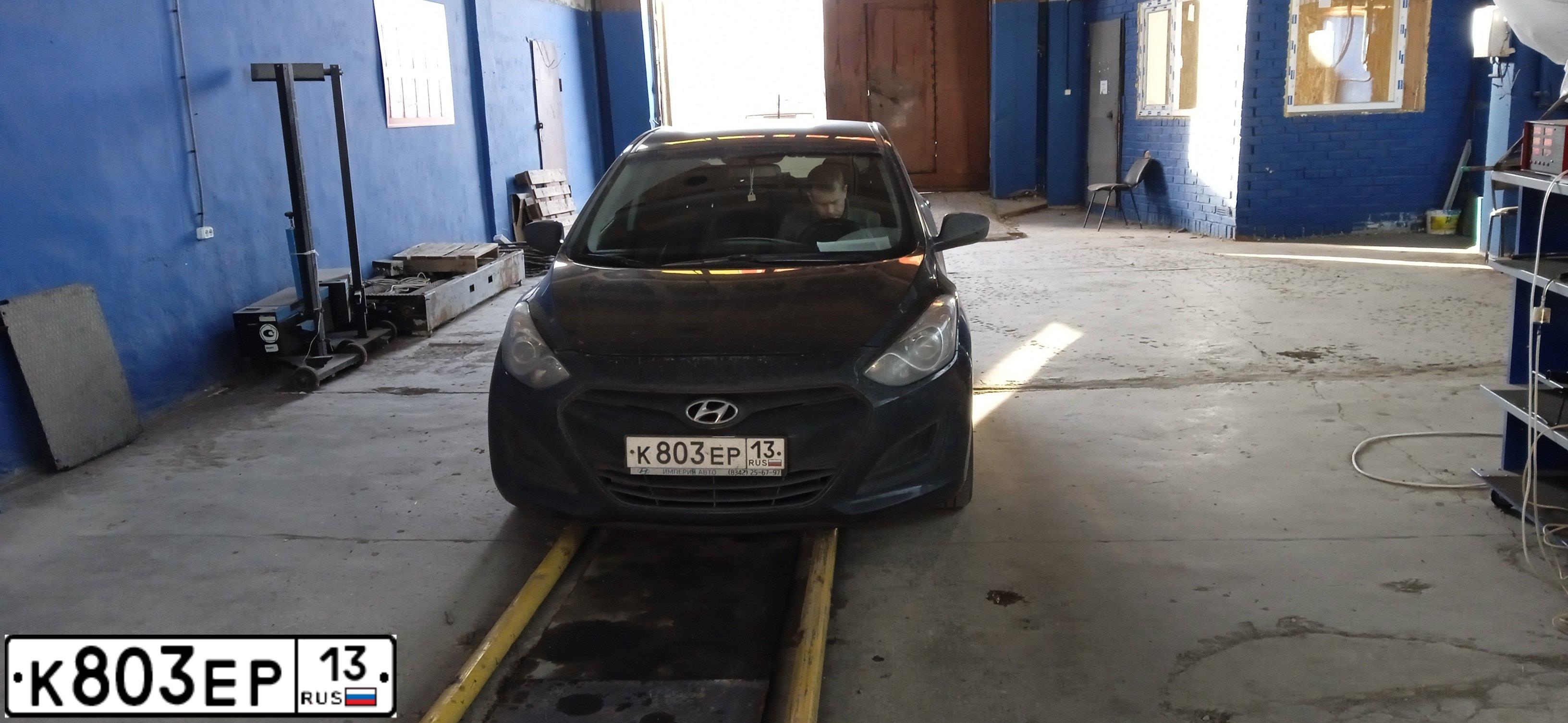 Фото автомобиля HYUNDAI I30, 2013 — госномер К803ЕР13. Цвет: ЧЕРНЫЙ