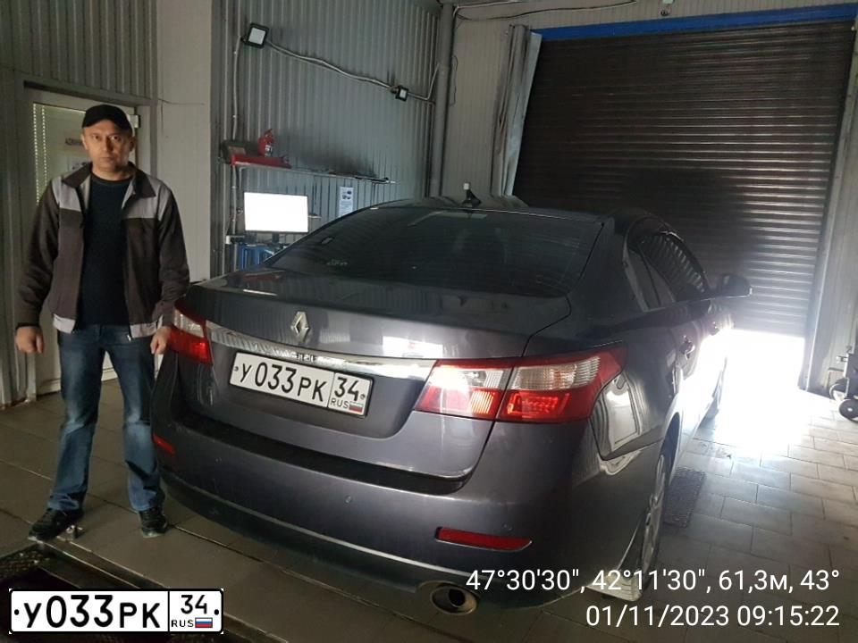 Фото автомобиля RENAULT MEGANE, 2005 — госномер В775КУ134. Цвет: ЧЕРНЫЙ