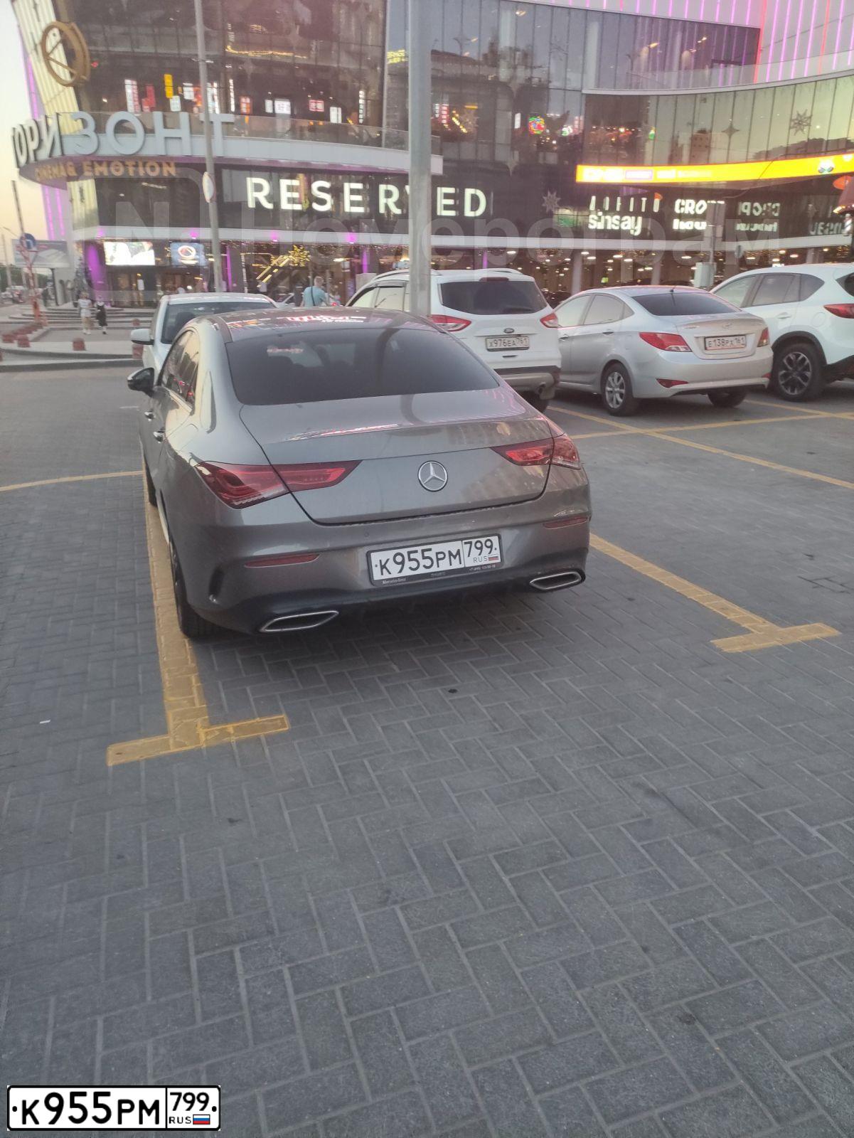 Фото автомобиля MERCEDES CLA-KLASSE, 2019 — госномер К955РМ799. Цвет: Серый