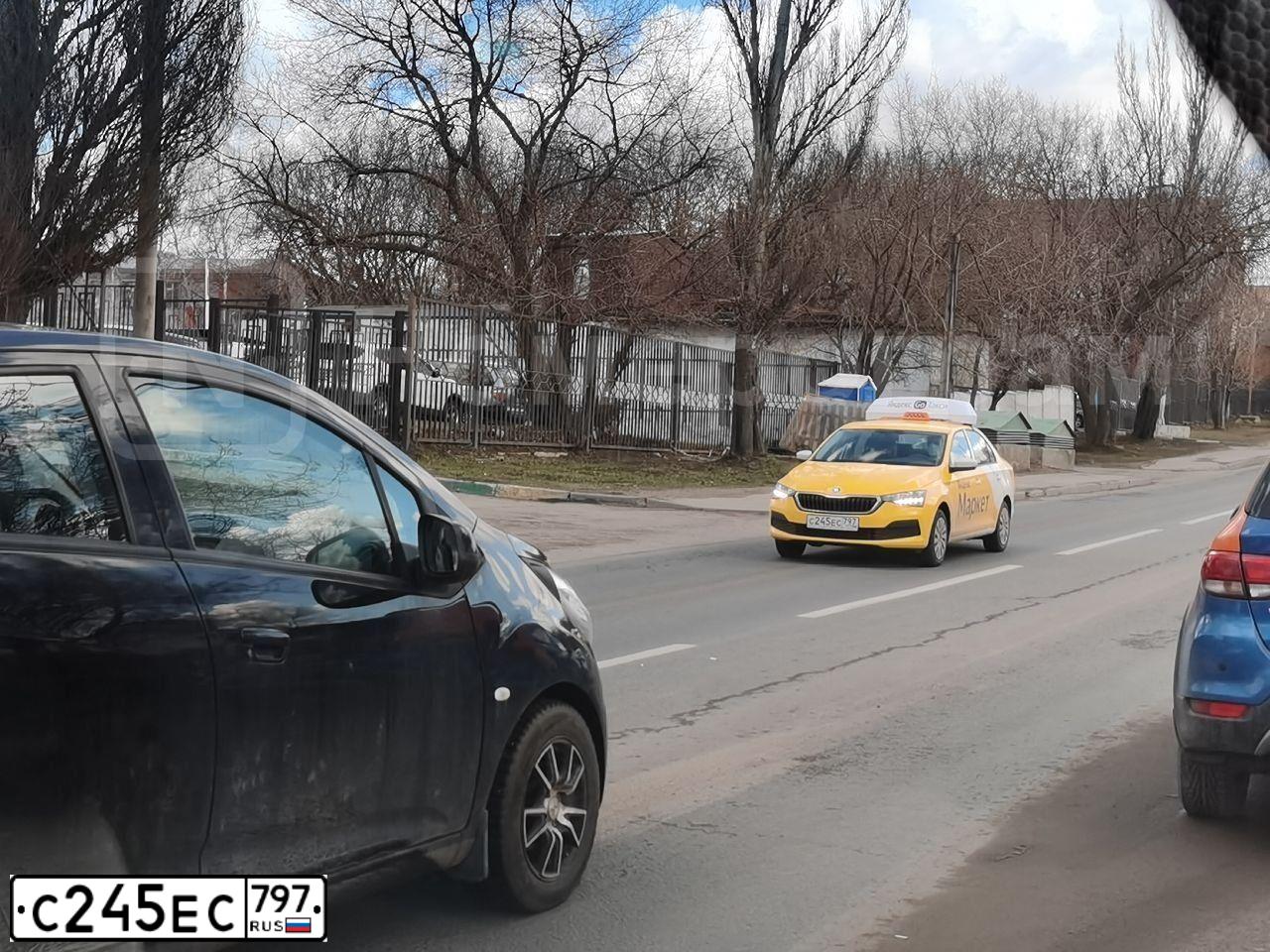 Фото автомобиля SKODA RAPID, 2021 — госномер С245ЕС797. Цвет: ЖЕЛТЫЙ
