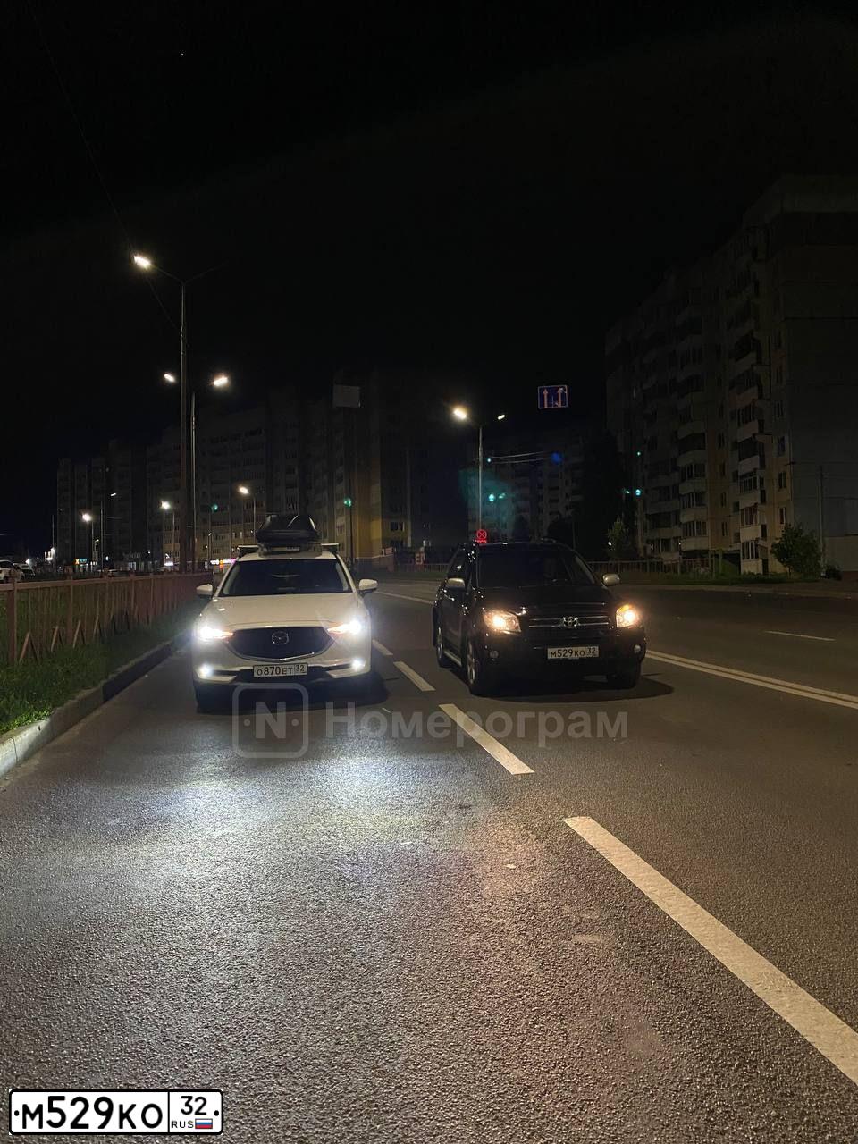 Фото автомобиля TOYOTA RAV4, 2007 — госномер М529КО32. Цвет: ЧЕРНЫЙ