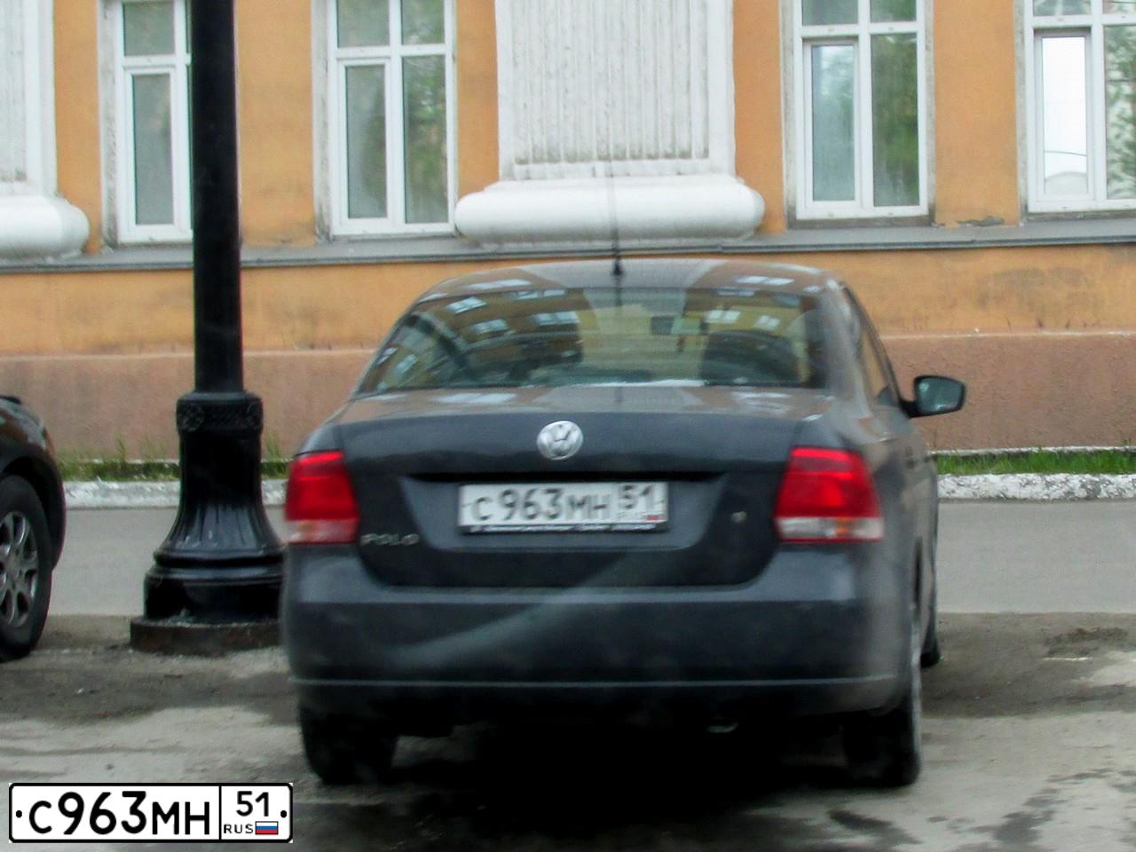 Фото автомобиля VOLKSWAGEN POLO, 2012 — госномер Р418ТУ18. Цвет: СЕРЫЙ