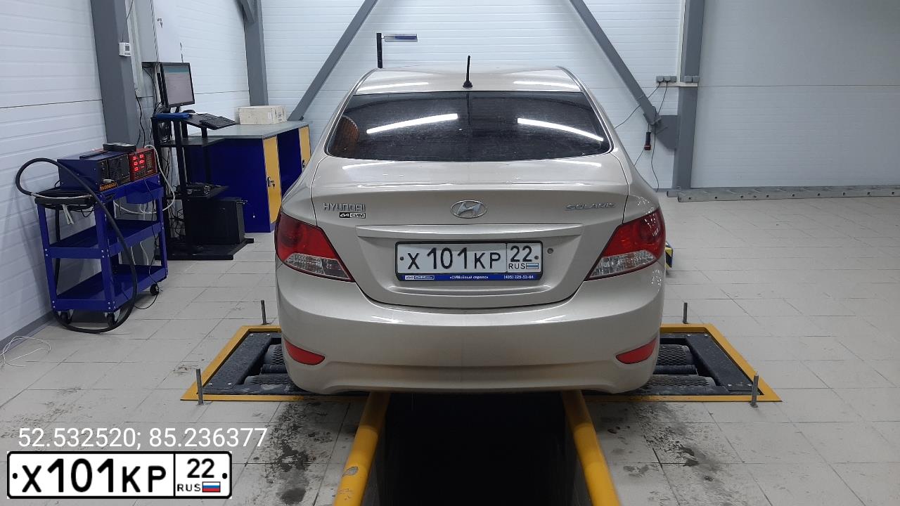 Фото автомобиля HYUNDAI SOLARIS, 2012 — госномер Х101КР22. Цвет: БЕЖЕВО-СЕРЫЙ