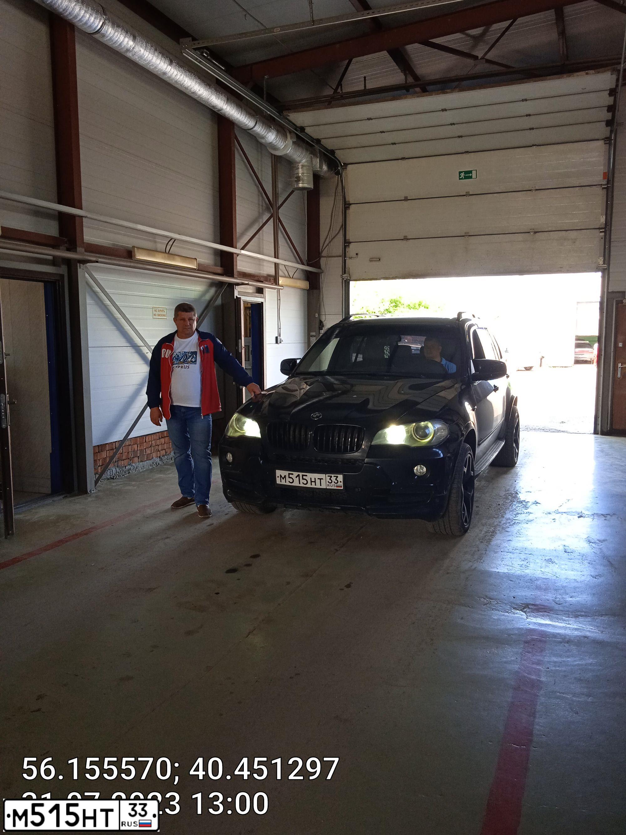 Фото автомобиля BMW X5, 2007 — госномер Р496УС33. Цвет: ЧЕРНЫЙ