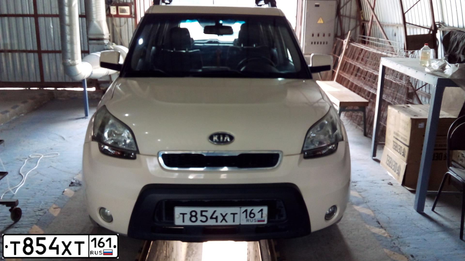 Фото автомобиля KIA SOUL, 2010 — госномер Т854ХТ161. Цвет: Белый