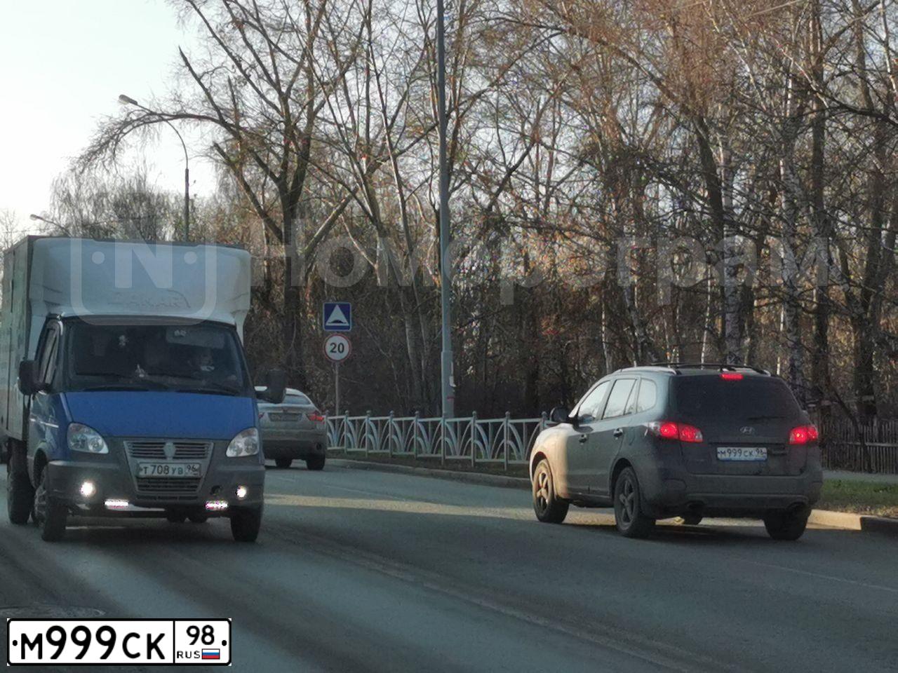 Фото автомобиля CHRYSLER PACIFICA, 2003 — госномер Е800ХА178. Цвет: ЧЕРНЫЙ