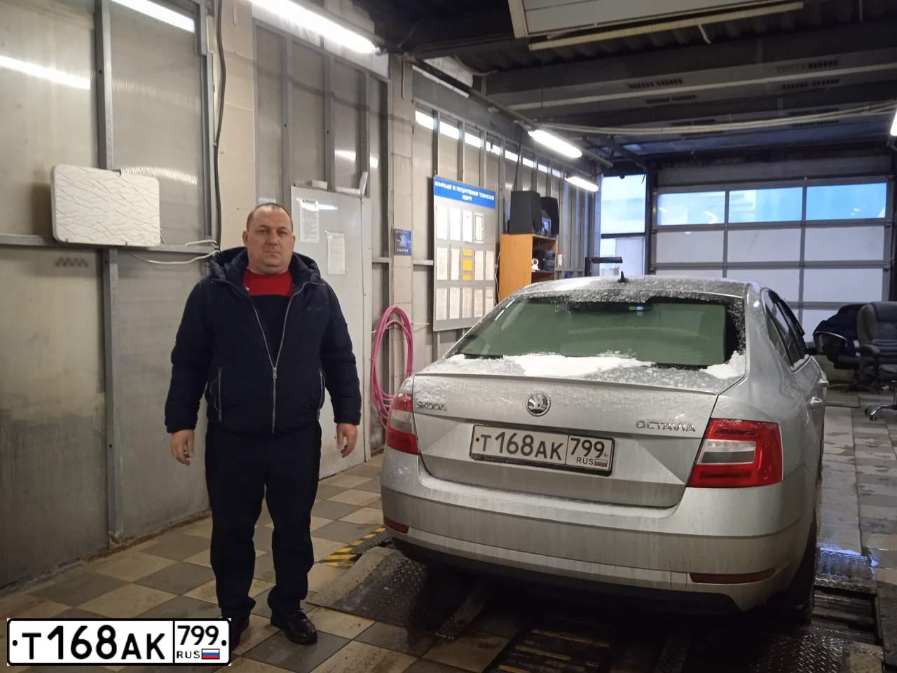 Фото автомобиля ШКОДА OCTAVIA, 2017 — госномер Т168АК799. Цвет: СЕРЕБРИСТЫЙ