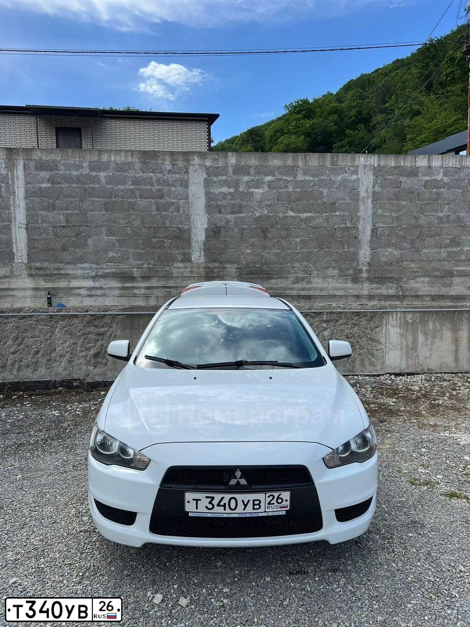 Фото автомобиля MITSUBISHI LANCER, 2008 — госномер Т340УВ26. Цвет: Белый