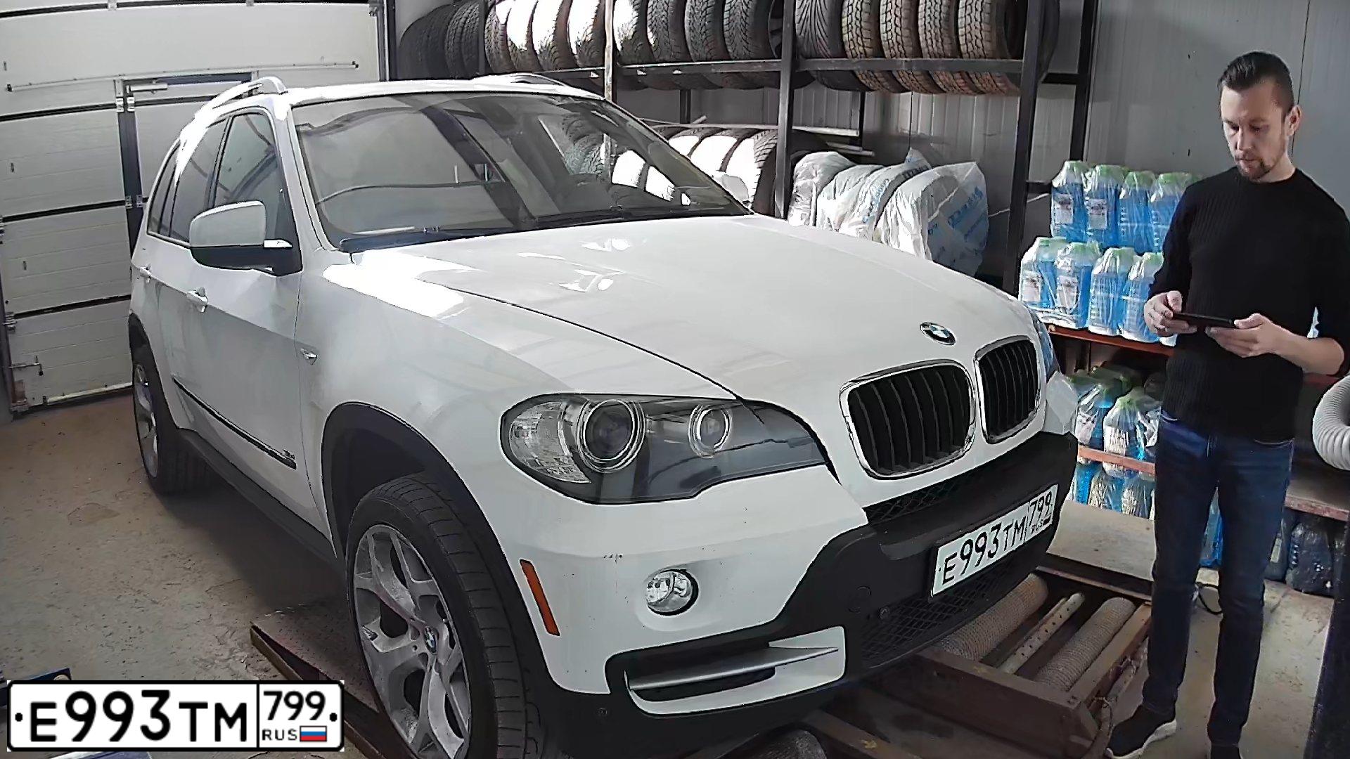 Фото автомобиля BMW X5, 2007 — госномер У678КС48. Цвет: Белый