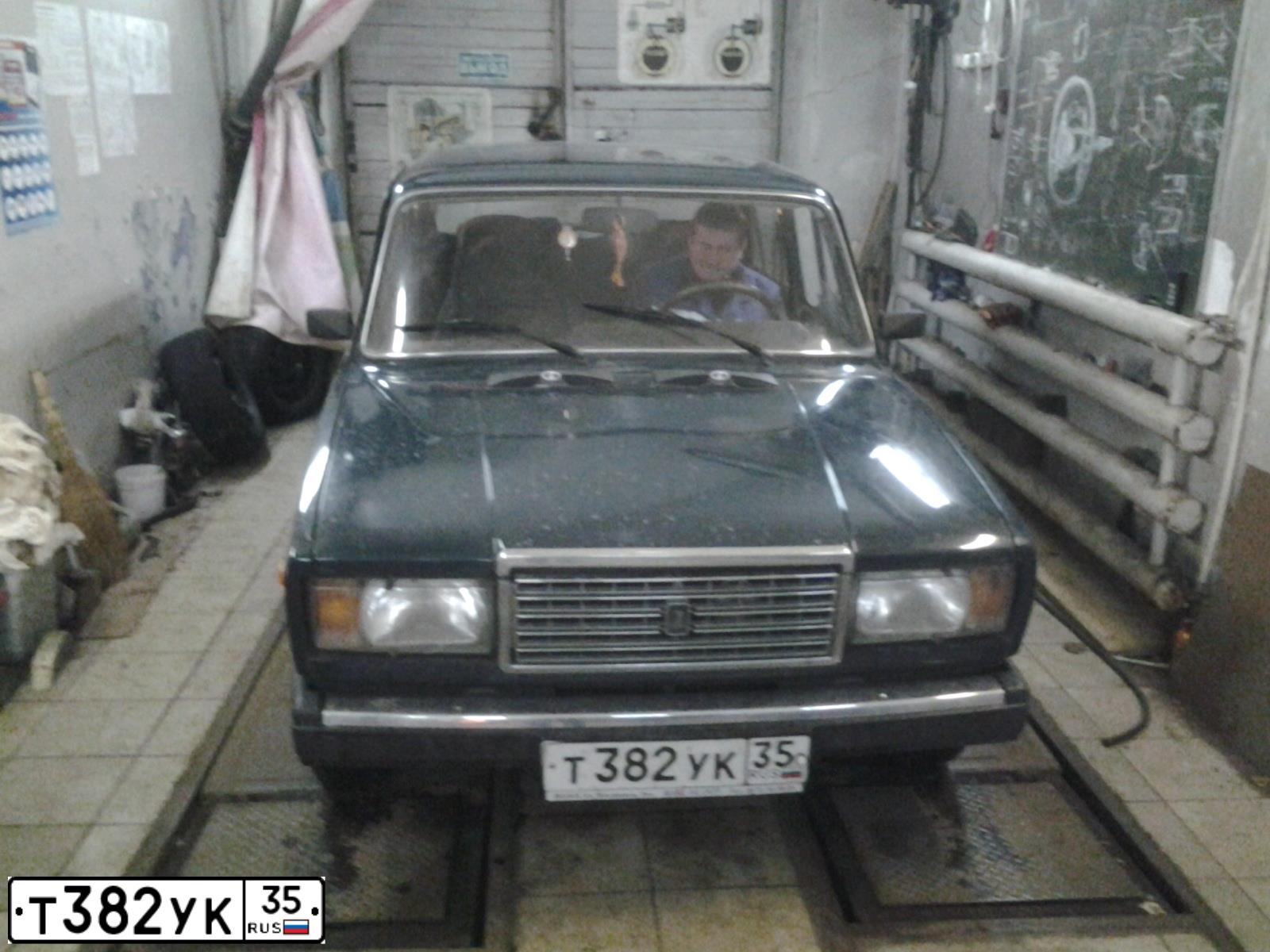 Фото автомобиля LADA 2107, 2008 — госномер Т382УК35. Цвет: Темно-зеленый